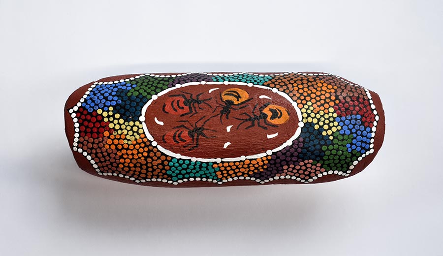 Australian_DotPainting_Sammlung_Scheps-Bretschneider_Objekt_O20_Bemalte-Schüssel_4_DSC_0159